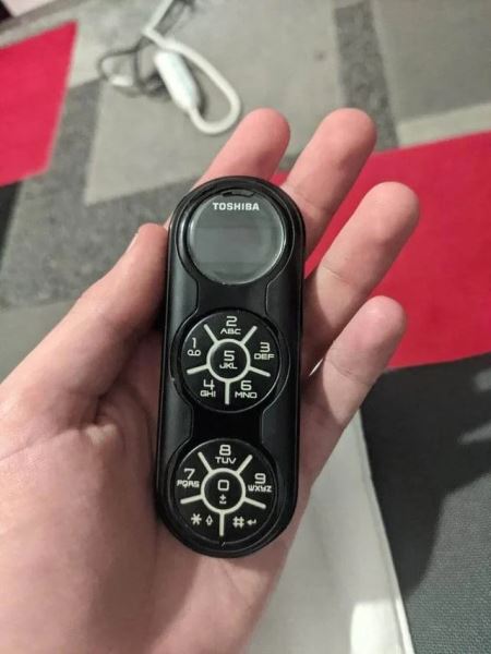 Сотовые телефоны из прошлого (18 фото)