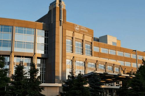 Кассирша из кафетерия спасла врача, которая подавилась едой