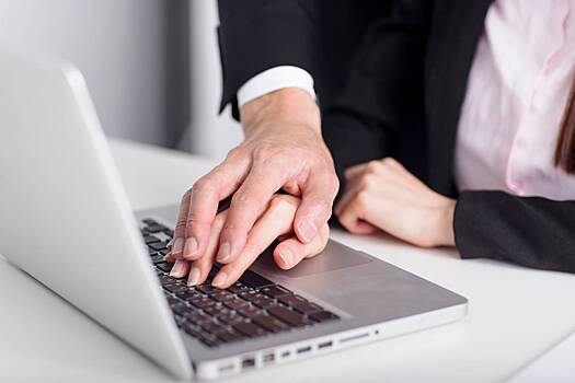 Начальница влюбилась в подчиненного и подарила ему 36 миллионов рублей на развод