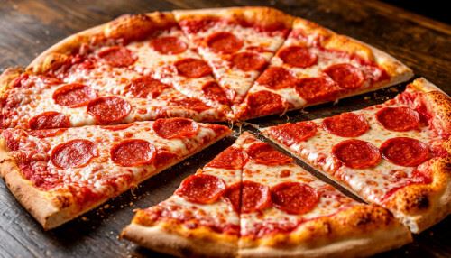 Чудак, купивший пиццу, нёс её под мышкой