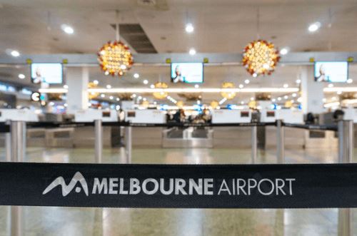 Пожилой авиапассажир непристойным образом потрогал свою попутчицу