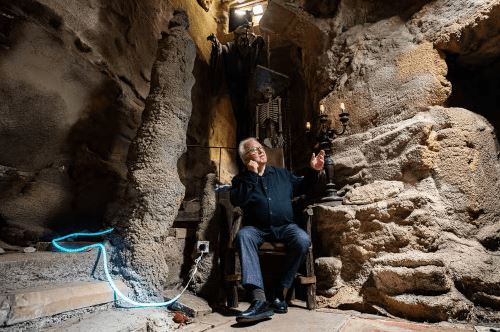 Эксцентричный домовладелец 30 лет копал лабиринт подземных пещер под своим садом