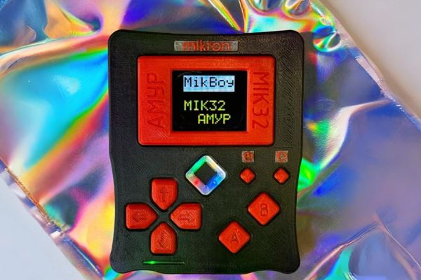 Российская компания «Микрон» представила отечественную игровую консоль MikBoy