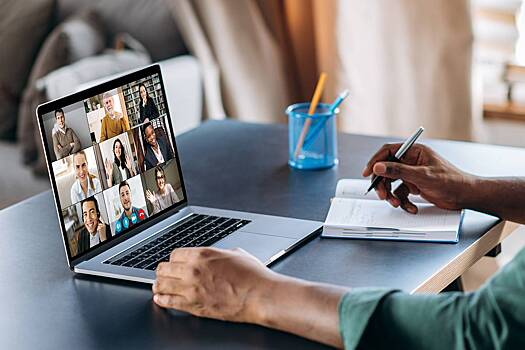 Мужчина забыл отключить микрофон во время совещания и разрушил свою репутацию