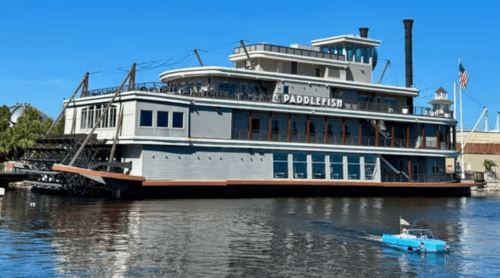 Чтобы ограбить ресторан, преступник приплыл туда с аквалангом