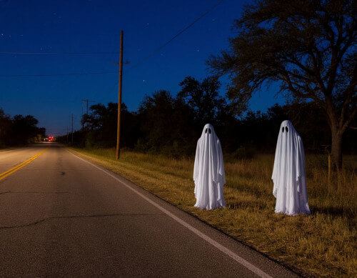 Мужчина, стрелявший в охотников за привидениями, должен выплатить им 2,8 миллионов долларов