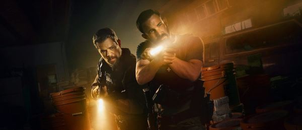 Мэтт Дэймон и Бен Аффлек устраивают пальбу из-за денег в тизере фильма "Лакомый кусок"