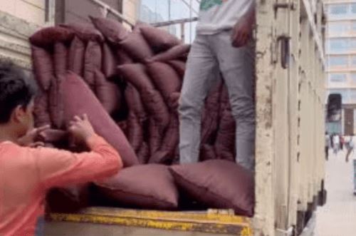 В офис завезли матрасы и подушки, чтобы сотрудники не отлучались с работы на ночь