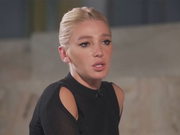 Ивлеева показала, как бежит по полю в микроюбке (ФОТО)