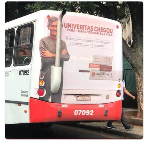 Реклама, которая должна была продавать, но заставила только смеяться или чесать затылок (20 фото)