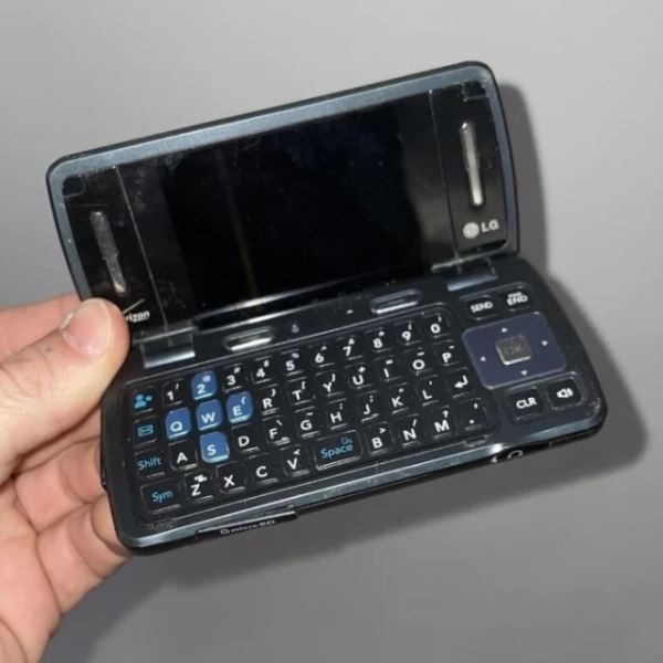 Сотовые телефоны из прошлого (18 фото)