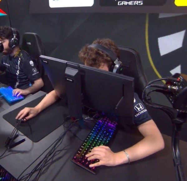 Что здесь происходит?! (16 фото)