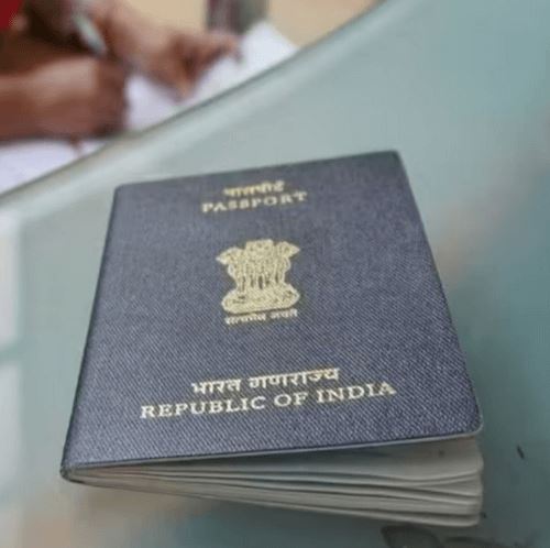 Супруг склеил страницы в паспорте, чтобы скрыть от жены поездки за границу