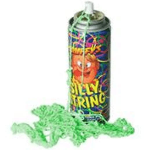 Работница эскорт-услуг напала на мужчину и разбрызгала на него клейкую нить из баллончика